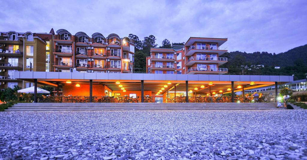 Hotel Neptun Kvariati Exterior foto