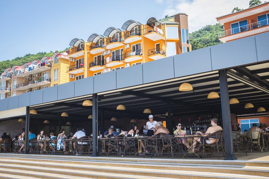 Hotel Neptun Kvariati Exterior foto